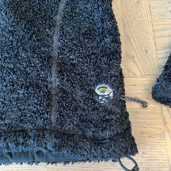 Mountain Hardwear Women’s Fleece Black Jacket - Picture 2 of 5